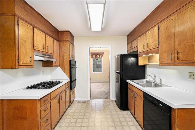 4304 Lindsey NE Way, Roswell, GA 30075