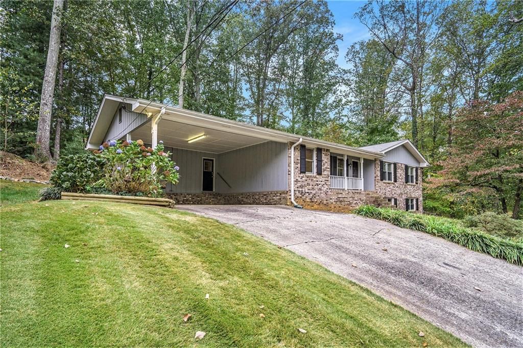 4304 Lindsey NE Way, Roswell, GA 30075