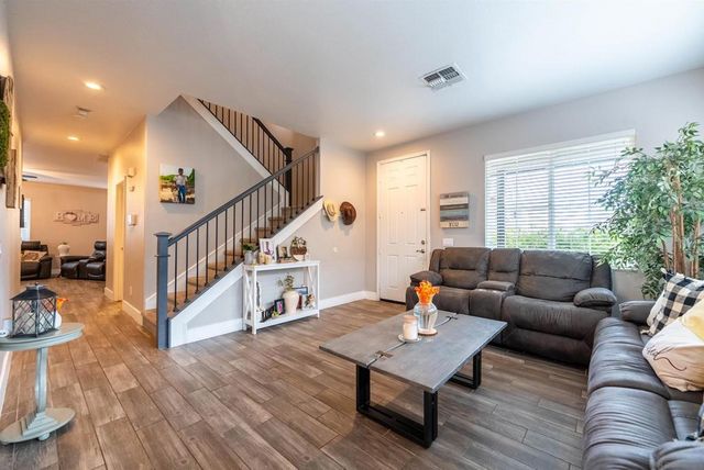 226 Quail Run Dr, El Centro, CA 92243