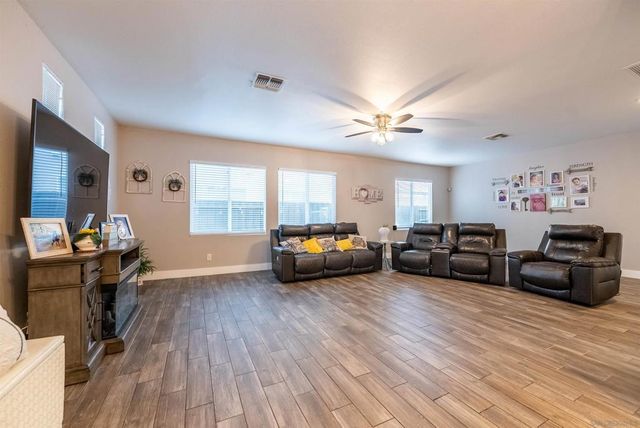 226 Quail Run Dr, El Centro, CA 92243