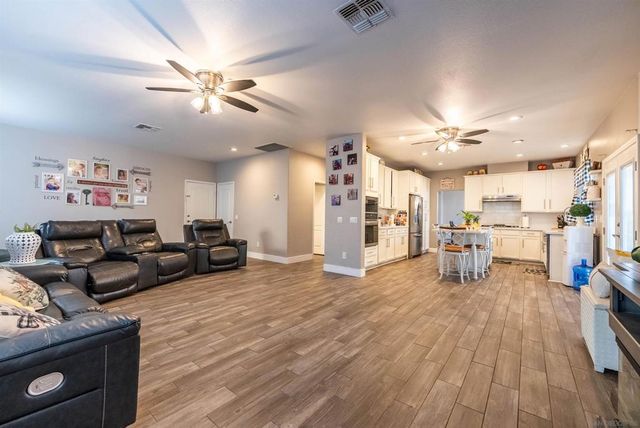 226 Quail Run Dr, El Centro, CA 92243