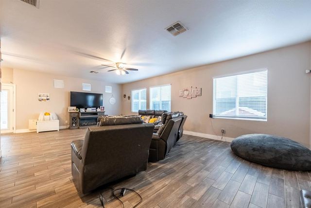 226 Quail Run Dr, El Centro, CA 92243