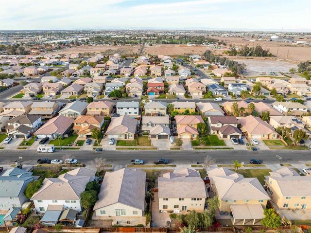 226 Quail Run Dr, El Centro, CA 92243