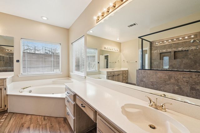 4519 Edge Creek Lane, Arlington, TX 76017