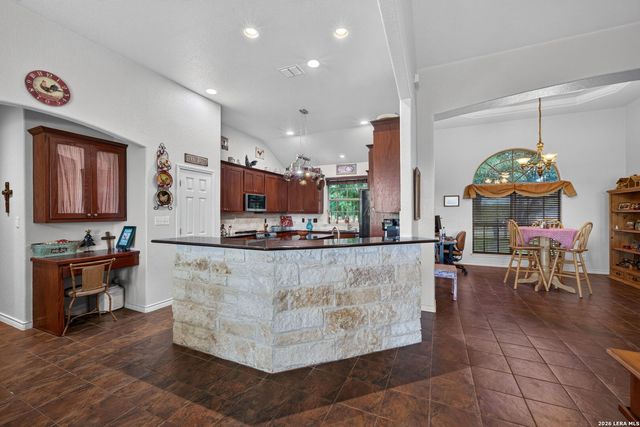 351 ROSEWOOD DR, La Vernia, TX 78121