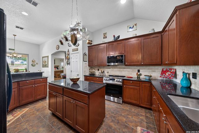 351 ROSEWOOD DR, La Vernia, TX 78121