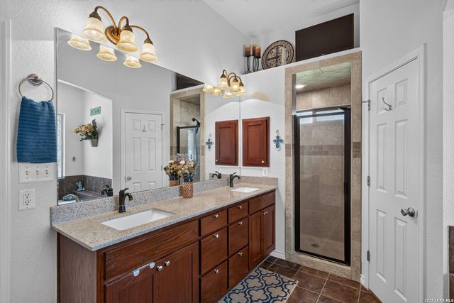 351 ROSEWOOD DR, La Vernia, TX 78121
