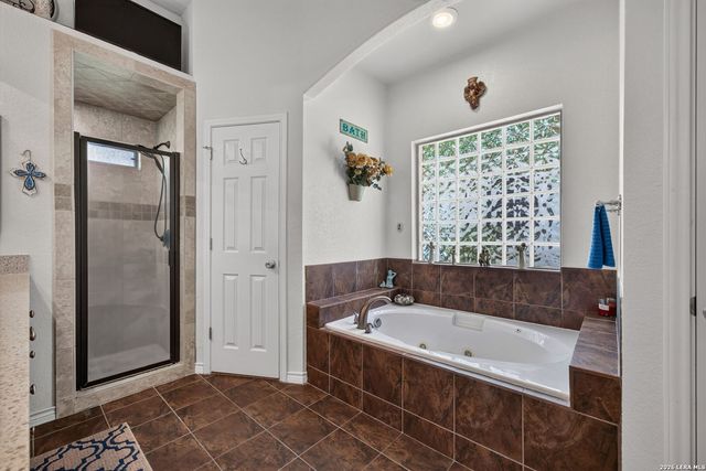351 ROSEWOOD DR, La Vernia, TX 78121