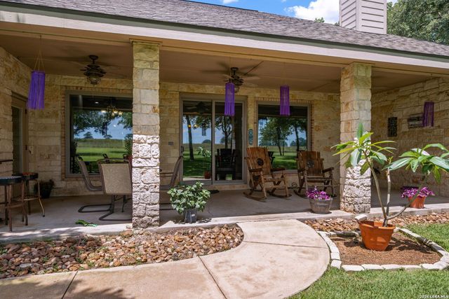 351 ROSEWOOD DR, La Vernia, TX 78121