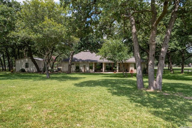 351 ROSEWOOD DR, La Vernia, TX 78121