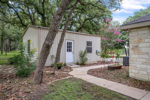 351 ROSEWOOD DR, La Vernia, TX 78121