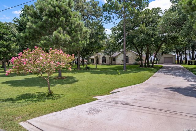 351 ROSEWOOD DR, La Vernia, TX 78121