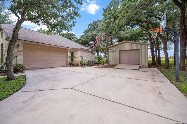 351 ROSEWOOD DR, La Vernia, TX 78121