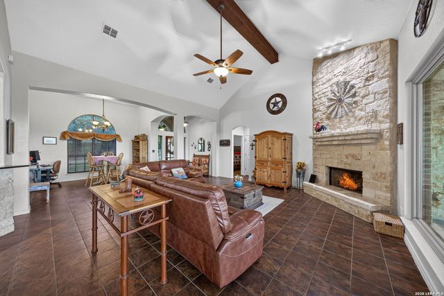 351 ROSEWOOD DR, La Vernia, TX 78121