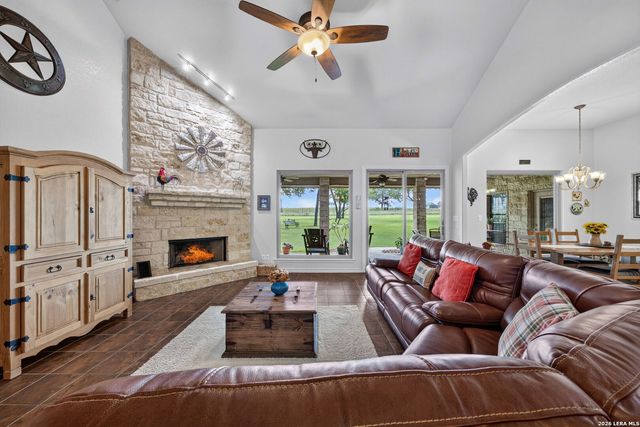 351 ROSEWOOD DR, La Vernia, TX 78121