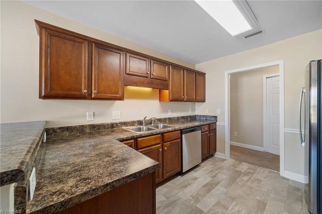 5847 Sunny Ridge Trail, Clemmons, NC 27012