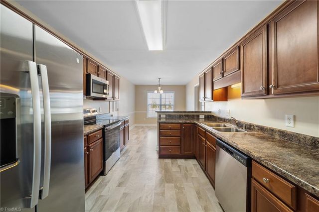 5847 Sunny Ridge Trail, Clemmons, NC 27012