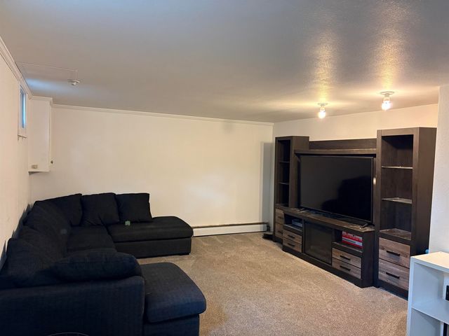 1813 10th St SW, Minot, ND 58701