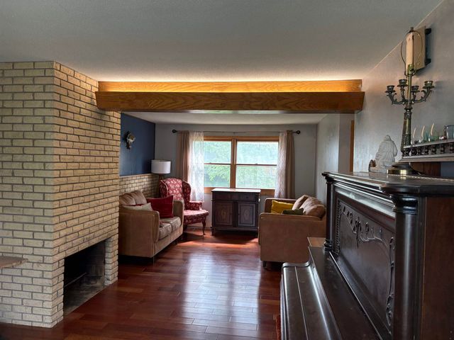 1813 10th St SW, Minot, ND 58701