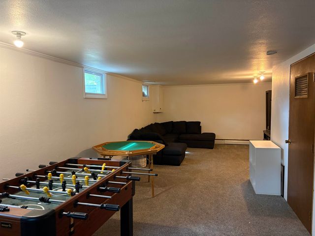 1813 10th St SW, Minot, ND 58701