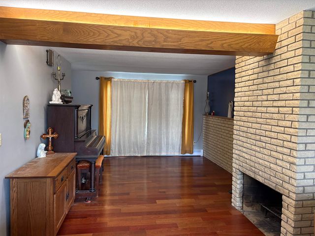 1813 10th St SW, Minot, ND 58701