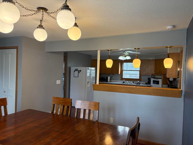 1813 10th St SW, Minot, ND 58701