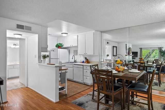 5525 E THOMAS Road M11, Phoenix, AZ 85018