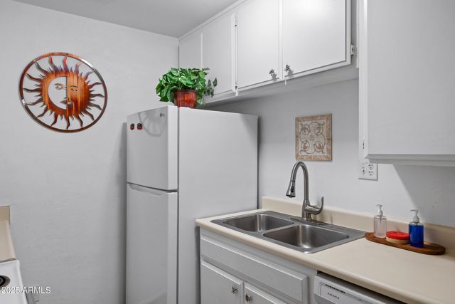 5525 E THOMAS Road M11, Phoenix, AZ 85018