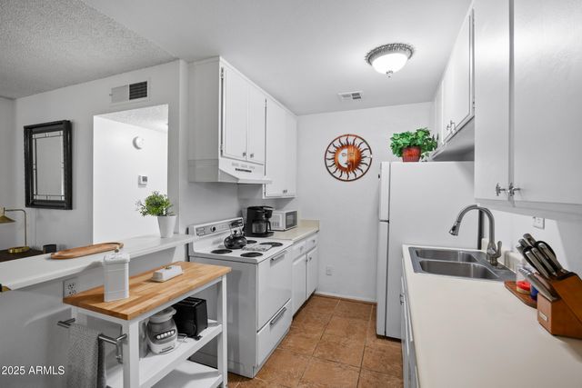 5525 E THOMAS Road M11, Phoenix, AZ 85018