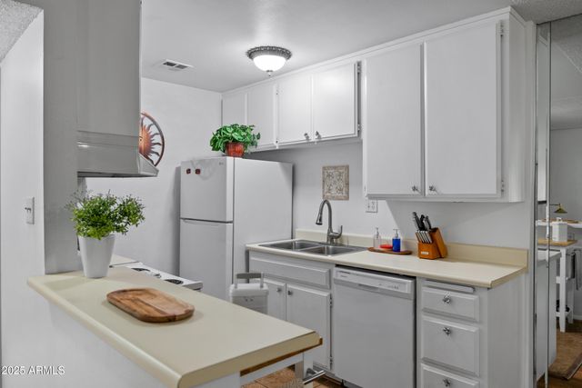 5525 E THOMAS Road M11, Phoenix, AZ 85018