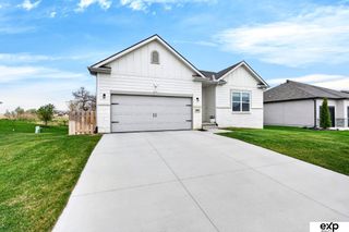 20882 Camelback Avenue, Gretna, NE 68028
