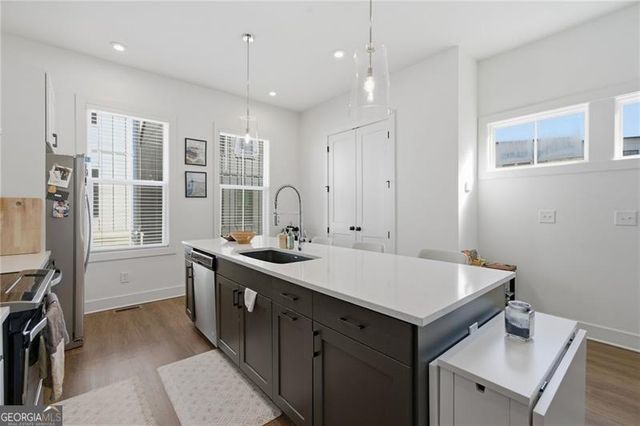 1242 Cushenberry Lane 10, Atlanta, GA 30318