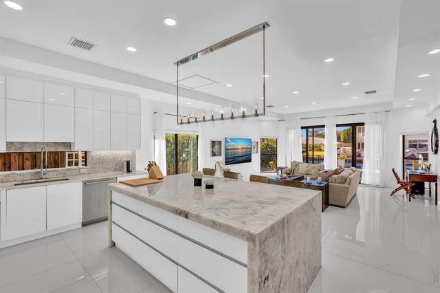 2888 NE 33rd Street, Lighthouse Point, FL 33064