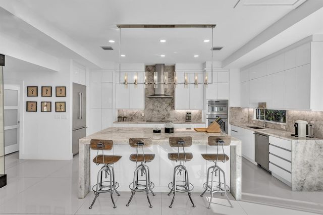 2888 NE 33rd Street, Lighthouse Point, FL 33064