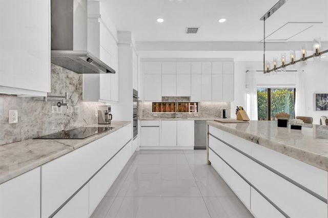 2888 NE 33rd Street, Lighthouse Point, FL 33064