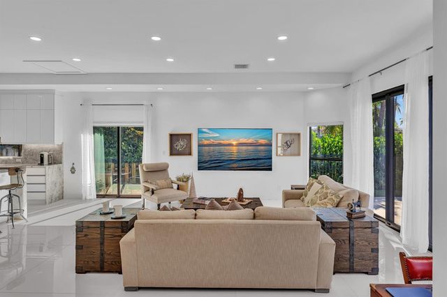 2888 NE 33rd Street, Lighthouse Point, FL 33064