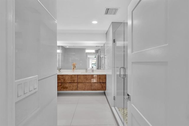 2888 NE 33rd Street, Lighthouse Point, FL 33064