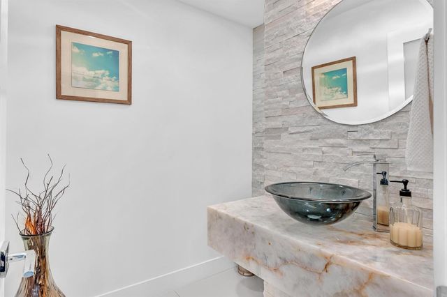 2888 NE 33rd Street, Lighthouse Point, FL 33064