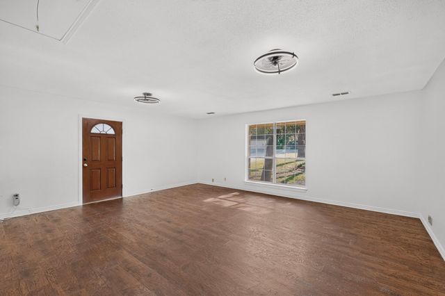 13930 Briarwood Court, Azle, TX 76020