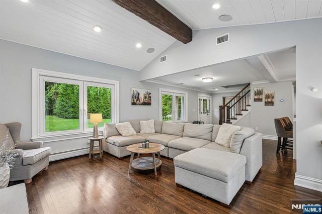 689 Colonial Road, Franklin Lakes, NJ 07417