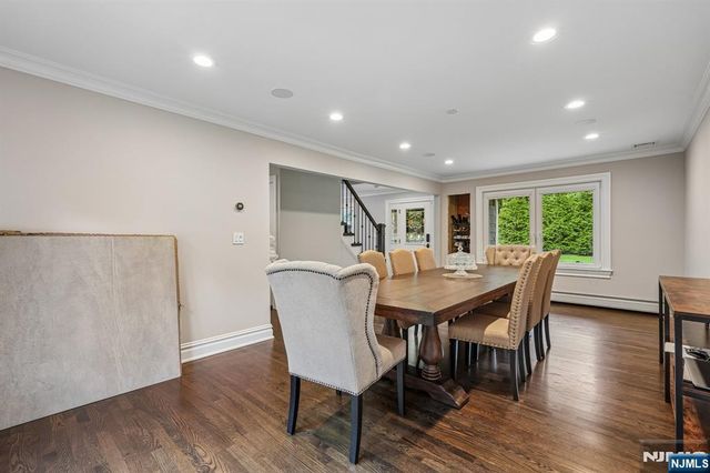 689 Colonial Road, Franklin Lakes, NJ 07417