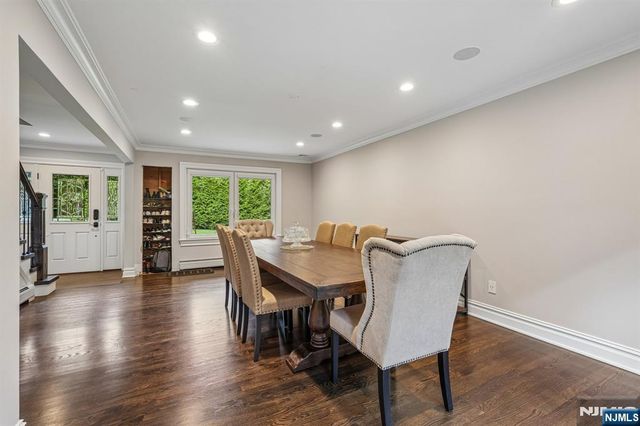 689 Colonial Road, Franklin Lakes, NJ 07417