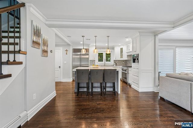 689 Colonial Road, Franklin Lakes, NJ 07417