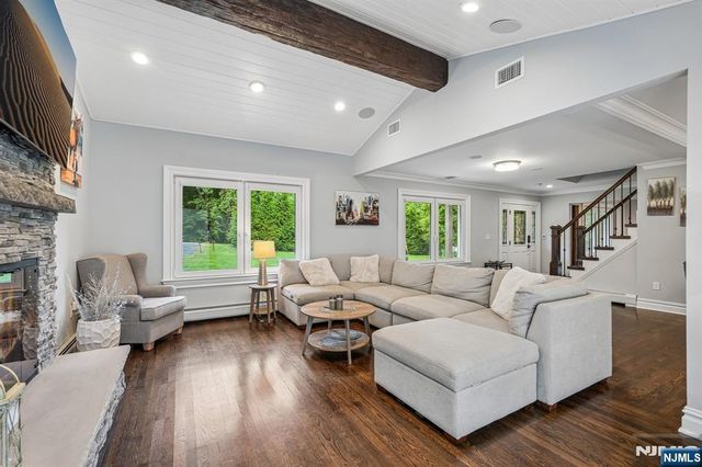 689 Colonial Road, Franklin Lakes, NJ 07417