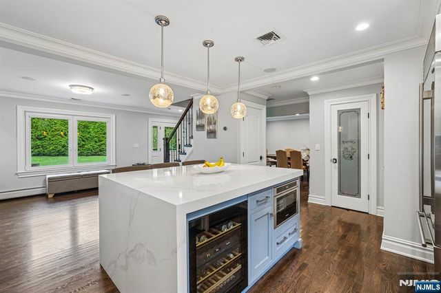 689 Colonial Road, Franklin Lakes, NJ 07417