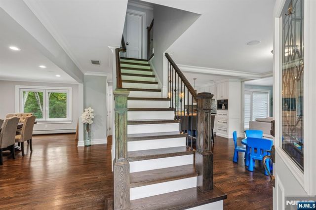 689 Colonial Road, Franklin Lakes, NJ 07417