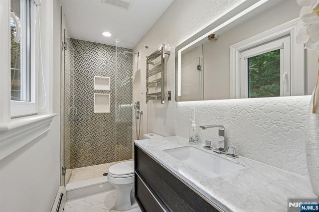 689 Colonial Road, Franklin Lakes, NJ 07417