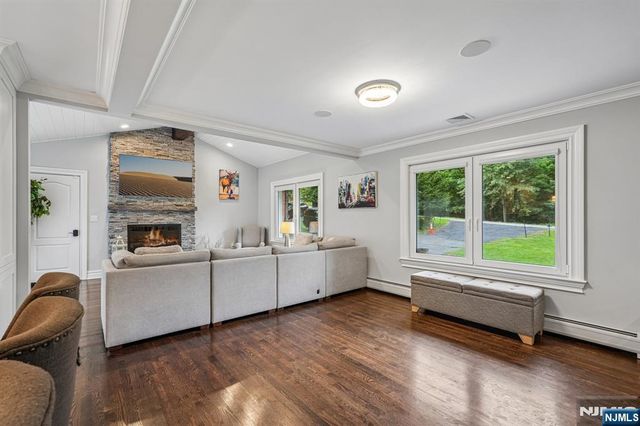 689 Colonial Road, Franklin Lakes, NJ 07417