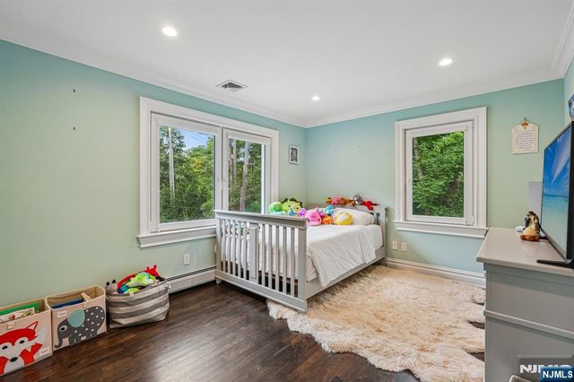 689 Colonial Road, Franklin Lakes, NJ 07417