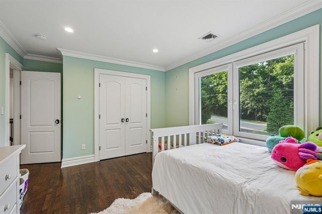689 Colonial Road, Franklin Lakes, NJ 07417